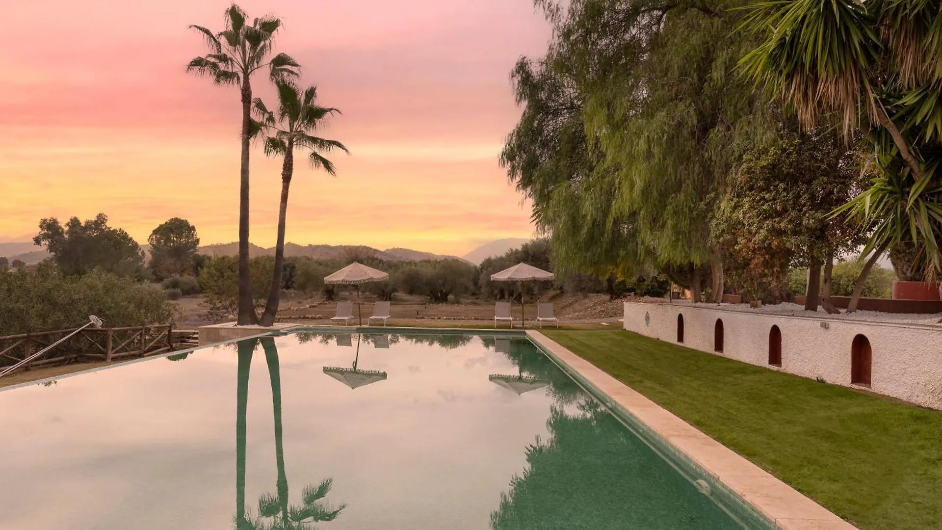 Finca La Familia Naranja Coin Spain